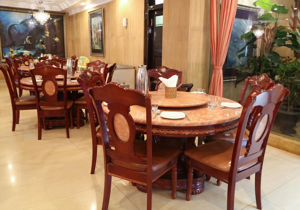 Ravine Hotel Panchgani Restaurant